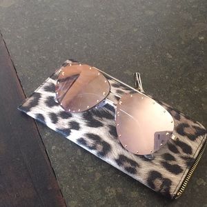 Rose gold with studs sunnies!